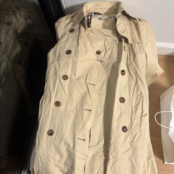 Burberry Tan Trench Coat - Picture 4 of 4